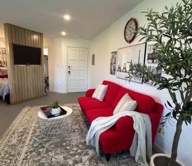 April Sound Apartment | Window to Paris Studio on Lake Conroe
