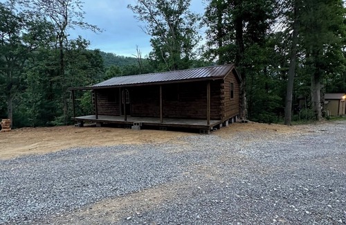 Ashley Oaks Cabin | Windrock Ridge - Hana Sleep 5