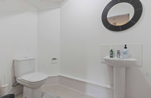The Westside House | Windrush Grove Retreat in Birmingham