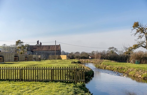 Wells Cabin | Windsor, Apple Tree Glamping - a chalet that sleeps 2 guests in 1 bedroom