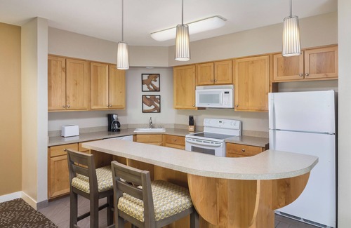 Windsor Resort | Windsor, CA: Sonoma 3 Bedroom Condo w/Fireplace, Resort Pool, Spa, WiFi & More!