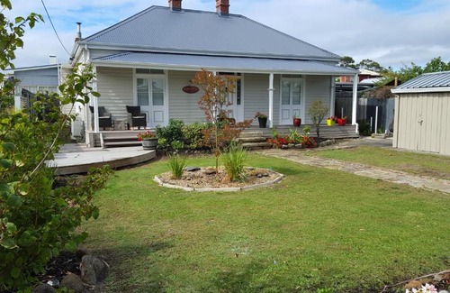 Kingston Beach House | Windsor Cottage
