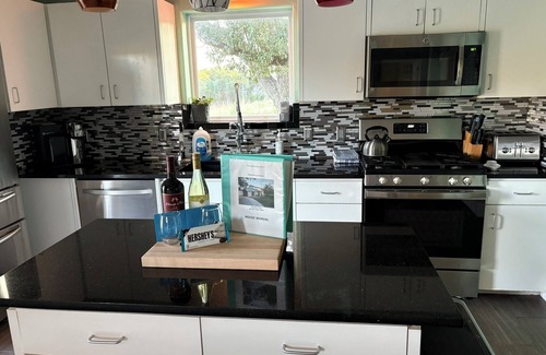 Kerrville House | Wine Country Oasis Pool/Sleeps 14