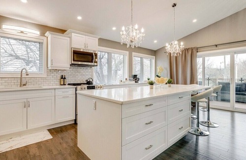 Town of Essex Apartment | Wine Route Loft w/Hot Tub: 2BR, Kitchen & More