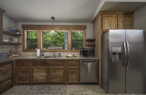 Broken Bow Apartment | Wine Time – Heated (Optional) Pool, Shuffleboard, Table Arcade, Play Set
