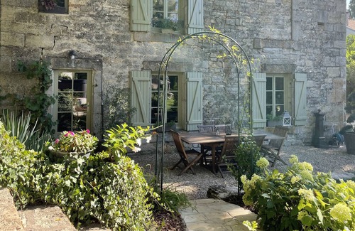 Curtil-Vergy House | Winegrower's house in the heart of the Burgundy vineyards