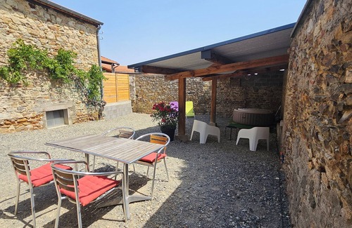 Prompsat House | Winegrower's house, private courtyard, 4 people/2 beds