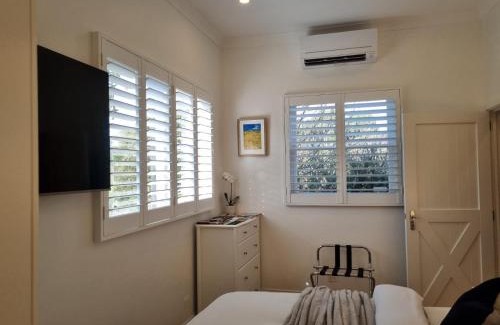 Red Hill Bed & Breakfast | Winemakers Cottage at Treetops Red Hill