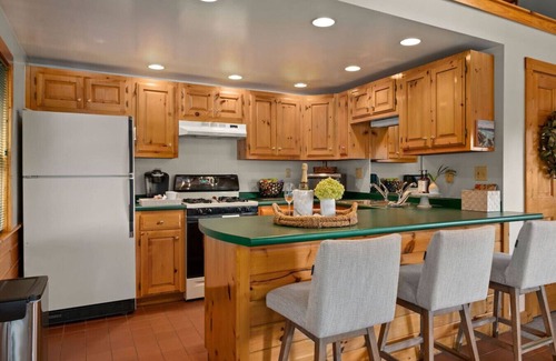 North Andover Apartment | Winery Studio w/Private Hot Tub,Fireplace,Tasting