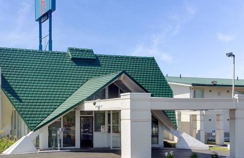 Geneva Hotel | Wingate by Wyndham Geneva at SPIRE Academy