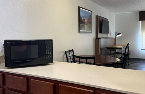 Wayne Hotel | Wingate by Wyndham Indianapolis Airport-Rockville Rd.