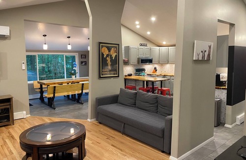 Moultonborough House | Winnipesauke beach access, family and dog friendly home with fenced in Yard.