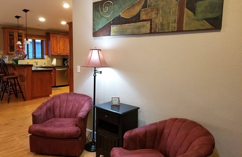 Roads End House | WINTER 2025-FREE nights! Pay for 3, get 2 FREE! Hot Tub-WIFI-AMAZING VIEWS!