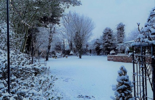 Huyton House | Winter Escape with heated pool