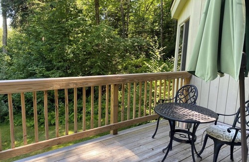 Londonderry House | Winter Getaway at the Octagon w/3 Fireplaces!