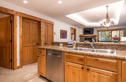 Steamboat Springs Condo | Winter is Coming! Heated Pool-Hot Tub-AC-Gym-Walk to Resort/Town Bus-Elevator-W/D in Unit-Balcony