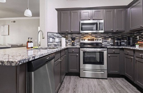 Sugar Land Apartment | Winter Modern Stay: Family & Corporate Friendly