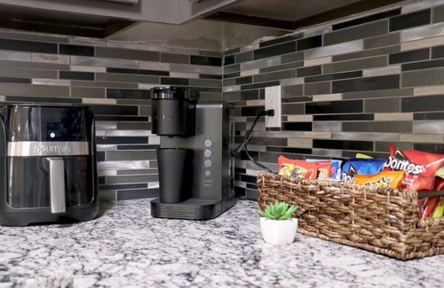 Sugar Land Apartment | Winter Modern Stay: Family & Corporate Friendly