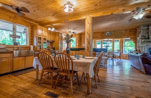 Chickamauga Cabin | Winter Views are Stunning! Christmas Decorated all Dec. Perfect for retreats!