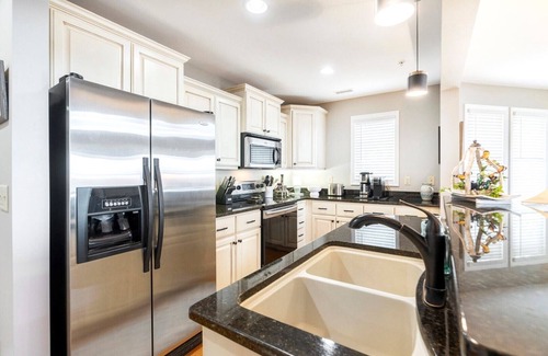 Banner Elk Condo | Wintergreens R1631-Mountain Condo, Mountain View, Gated Resort, Indoor/Outdoor Pools and Hot Tub,.