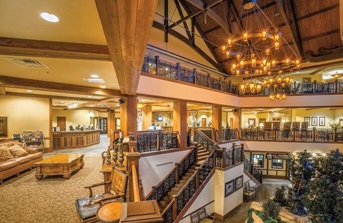 Lake Delton Resort | Wisconsin Dells Adventure! Glacier Canyon Resort w/Access to Water Parks!