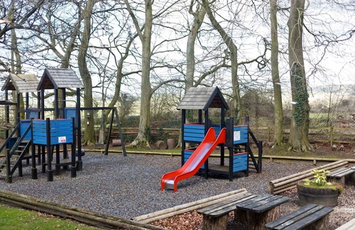 Knockerdown Apartment | Wisels Cottage With Shared Swimming Pool & Games Room