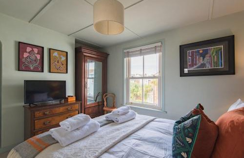 Deal House | Wisteria Cottage by Keepers Cottages