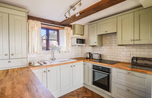 Axminster Cottage | WISTERIA COTTAGE, pet friendly, character holiday cottage in Musbury