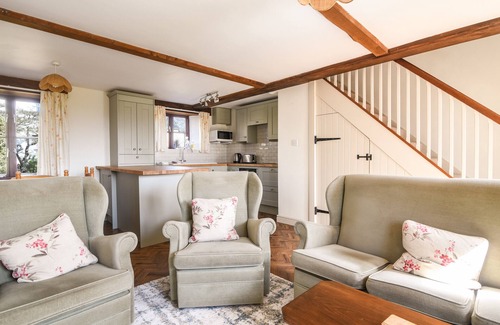 Axminster Cottage | WISTERIA COTTAGE, pet friendly, character holiday cottage in Musbury