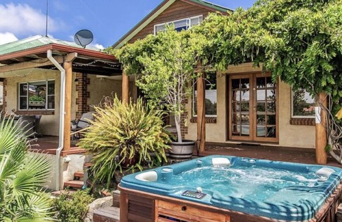 South Yunderup House | Wisteria Waters - A Tranquil and Serene Getaway