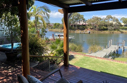 South Yunderup House | Wisteria Waters - A Tranquil and Serene Getaway