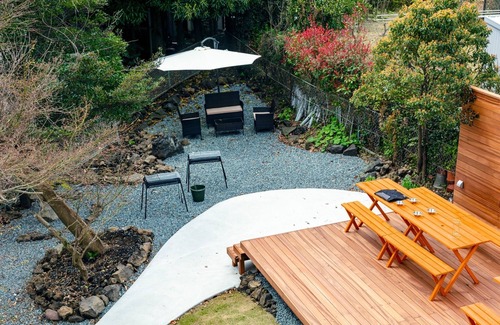 Yawatano House | With natural hot spring A modern villa where you/Ito Shizuoka
