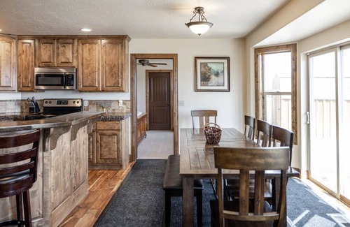 Sunset Heights House | Within Minutes Of BYU, Temples, Skiing Sleeps 18