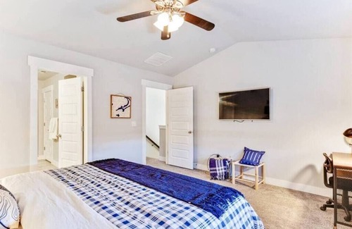 Sunset Heights House | Within Minutes of UVU, Pet Friendly, 2 CarGarage!