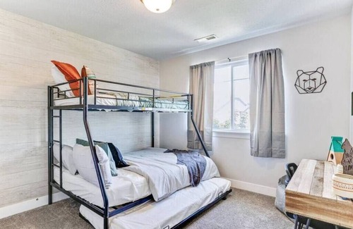 Sunset Heights House | Within Minutes of UVU, Pet Friendly, 2 CarGarage!