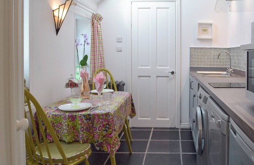 Trefin Cottage | Within walking distance of the beach and well presented throughout.