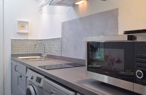 Trefin Cottage | Within walking distance of the beach and well presented throughout.
