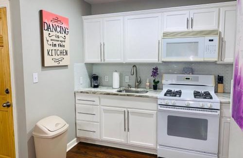 Kyle Apartment | Witte Wonderland - Separate Garage Apartment!