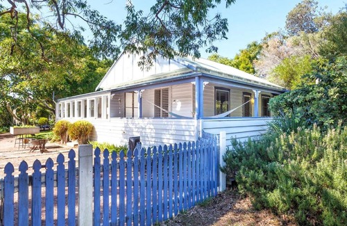 Tea Gardens House | Witts Oasis Two traditional Tea Gardens cottages