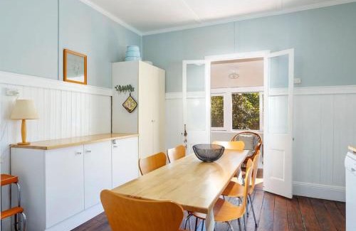 Tea Gardens House | Witts Oasis Two traditional Tea Gardens cottages