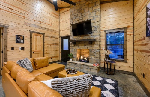 Pickens Cabin | Wizard of Oz-Toto We're Home,Board Games,HotTub,Firepit
