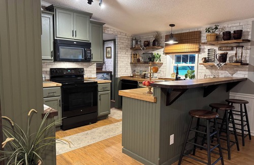 French Creek House | WJ's Countryside Retreat - Minutes from Peek'n Peak Resort & Findley Lake, NY !