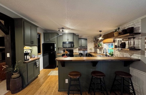 French Creek House | WJ's Countryside Retreat - Minutes from Peek'n Peak Resort & Findley Lake, NY !