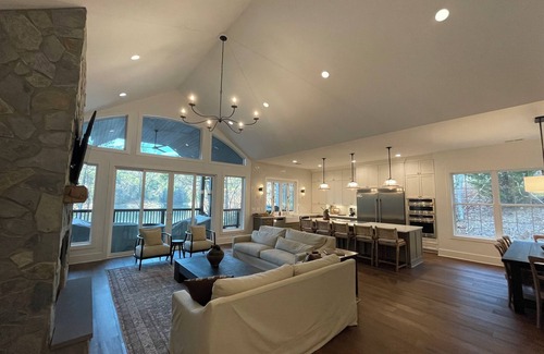 The Arbor House | WKD Escape-Inquire 20% off nightly rate- Fall Foliage season