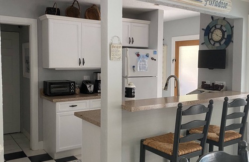 Lawton Woods House | Wlk t Beach/Prvt Ht Pool/Jaczzi/2 Kng Beds/4 bikes