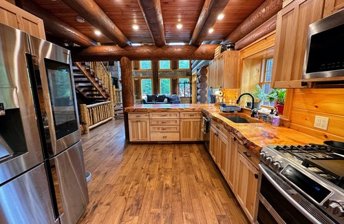 Bretton Woods Cabin | WM dream home in National Forest; AC, swimspa, beach, massage chair, and dog friendly!