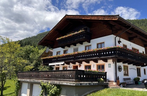 Schonbach Villa | Wonderful villa for 11 people with WIFI, TV, terrace and panoramic view