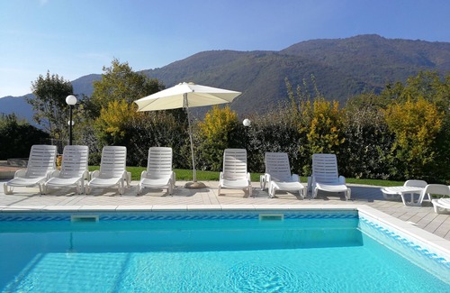 Gardola Apartment | Wohnung zum Wohlfühlen im Grünen, Pool, Seeblick, Wlan, Ideal Radfahren Wandern