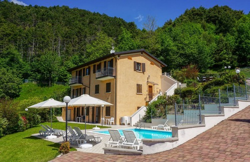 Gardola Apartment | Wohnung zum Wohlfühlen im Grünen, Pool, Seeblick, Wlan, Ideal Radfahren Wandern