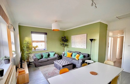 Wokingham Apartment | Wokingham Stylish and Spacious 3 Bedroom Townhouse 35